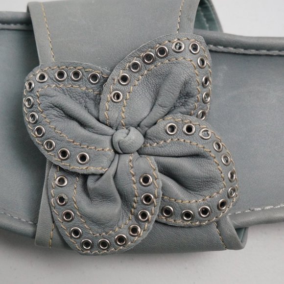 B. Makowsky Blue Slides, Flower detail - Picture 2 of 5